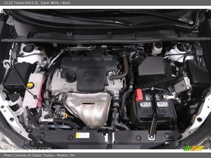 Super White / Black 2018 Toyota RAV4 LE