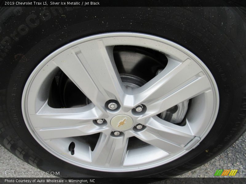 Silver Ice Metallic / Jet Black 2019 Chevrolet Trax LS