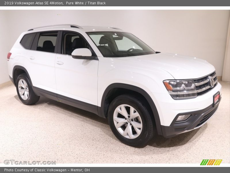 Pure White / Titan Black 2019 Volkswagen Atlas SE 4Motion
