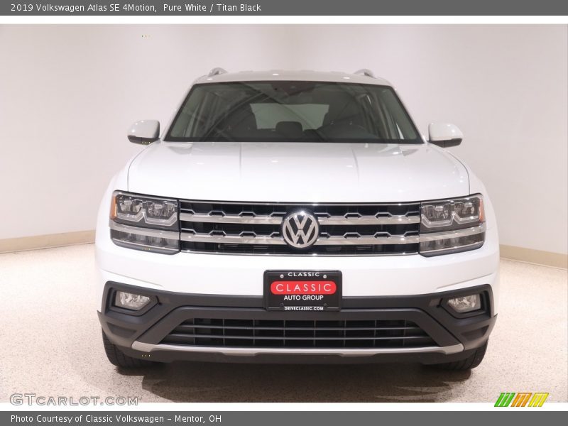 Pure White / Titan Black 2019 Volkswagen Atlas SE 4Motion