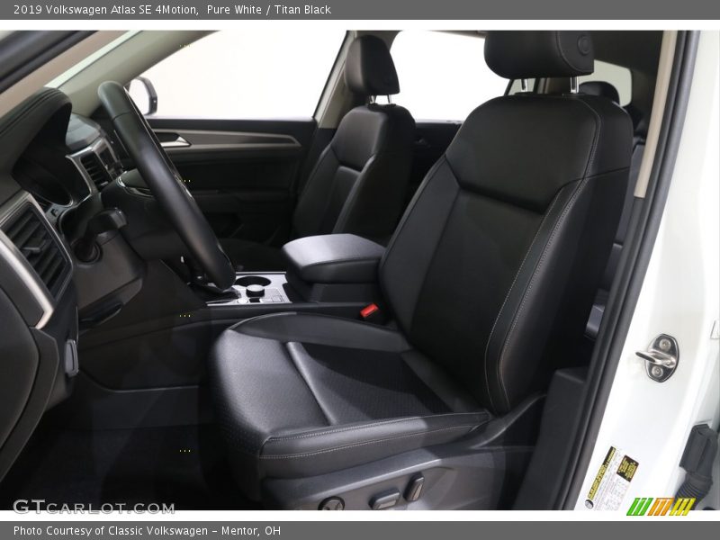 Pure White / Titan Black 2019 Volkswagen Atlas SE 4Motion