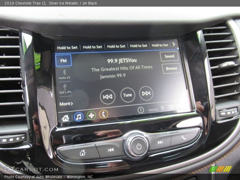 Silver Ice Metallic / Jet Black 2019 Chevrolet Trax LS