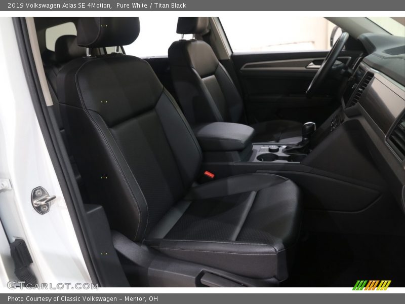 Pure White / Titan Black 2019 Volkswagen Atlas SE 4Motion