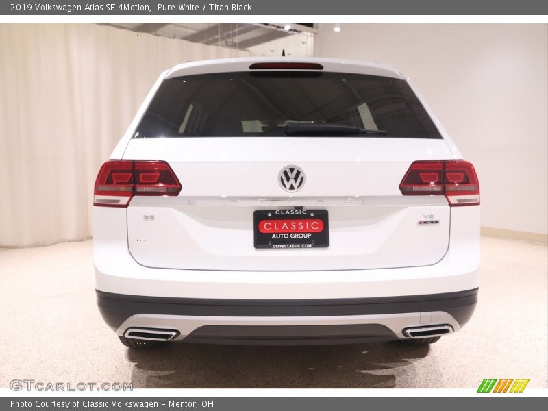 Pure White / Titan Black 2019 Volkswagen Atlas SE 4Motion