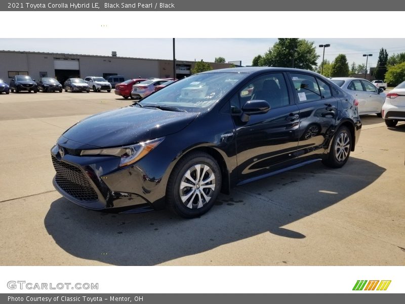 Front 3/4 View of 2021 Corolla Hybrid LE