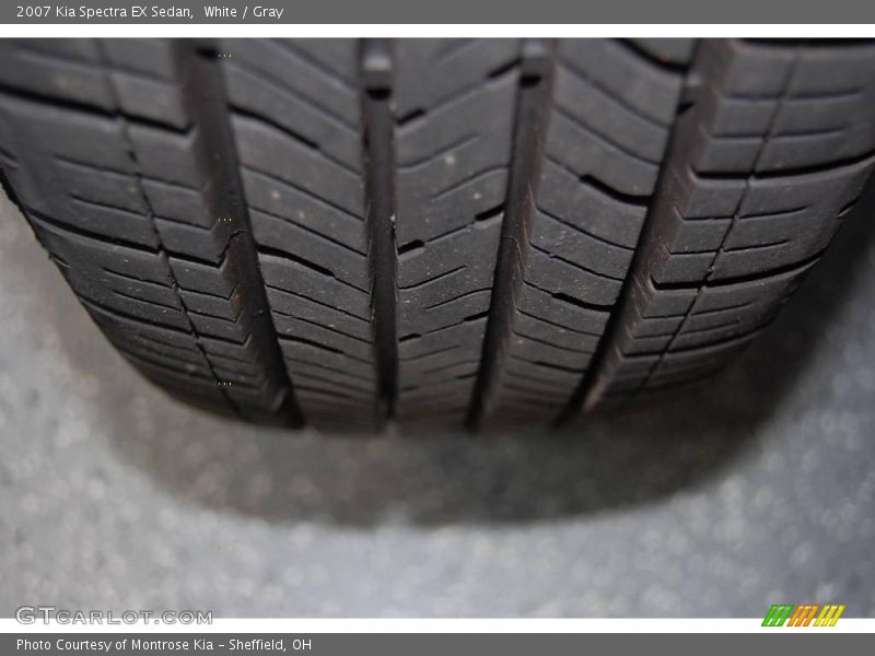 White / Gray 2007 Kia Spectra EX Sedan