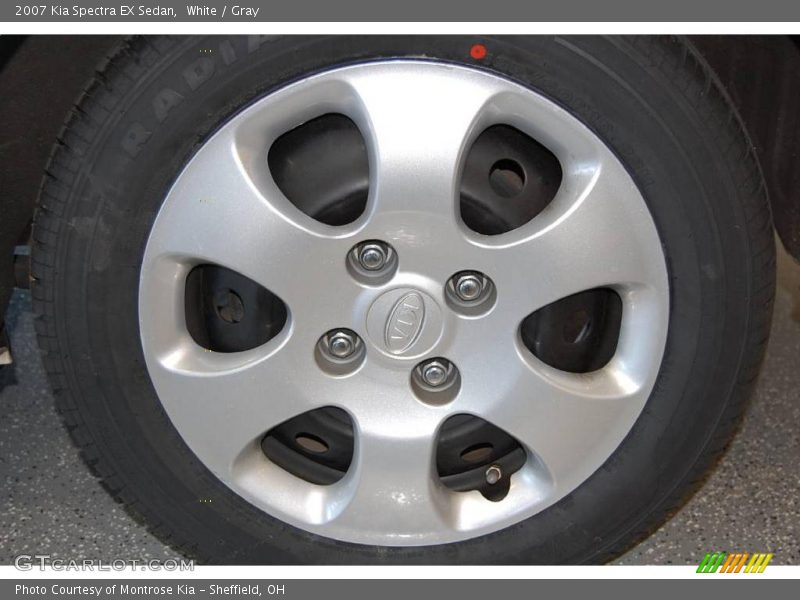White / Gray 2007 Kia Spectra EX Sedan