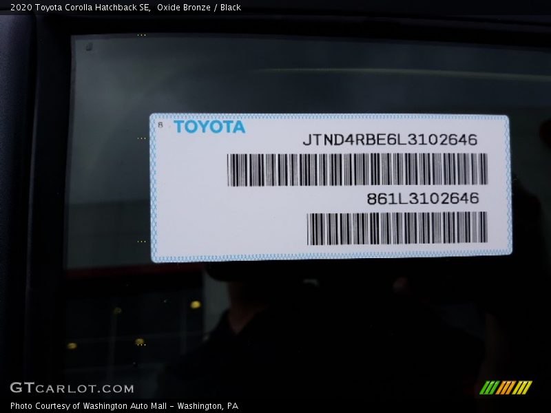 Oxide Bronze / Black 2020 Toyota Corolla Hatchback SE