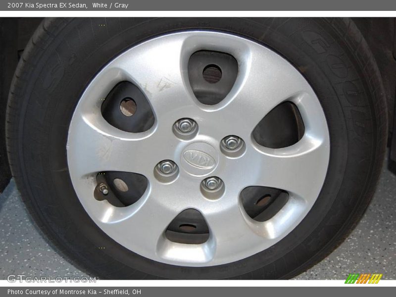 White / Gray 2007 Kia Spectra EX Sedan
