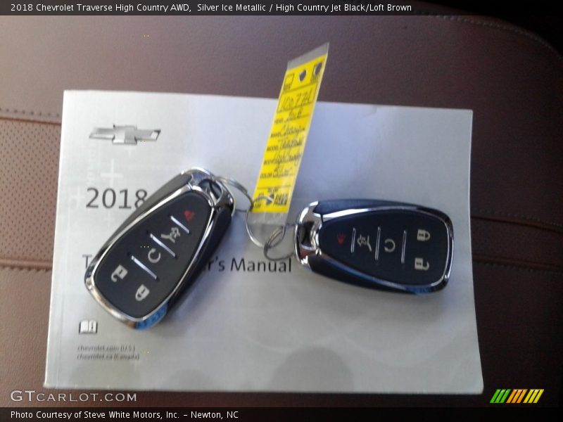 Silver Ice Metallic / High Country Jet Black/Loft Brown 2018 Chevrolet Traverse High Country AWD