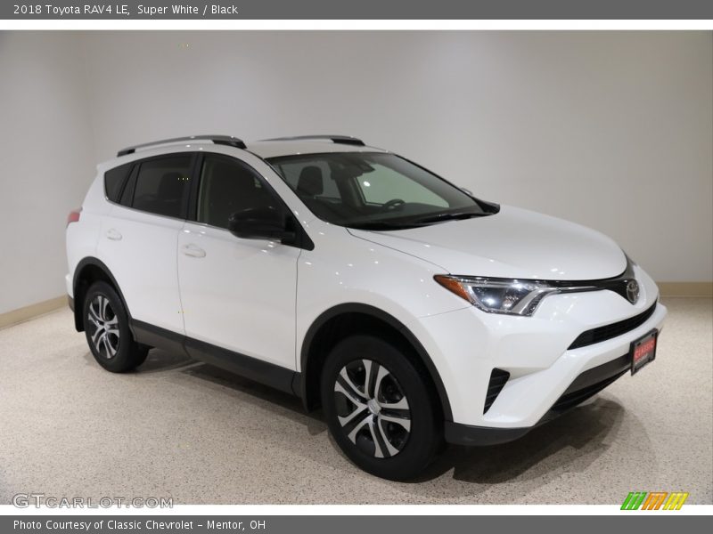 Super White / Black 2018 Toyota RAV4 LE
