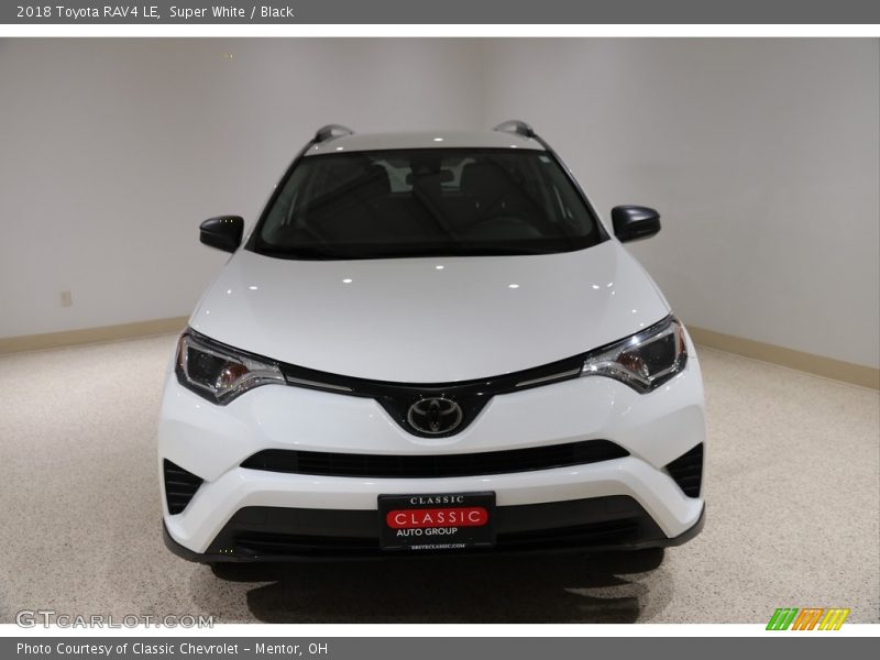 Super White / Black 2018 Toyota RAV4 LE