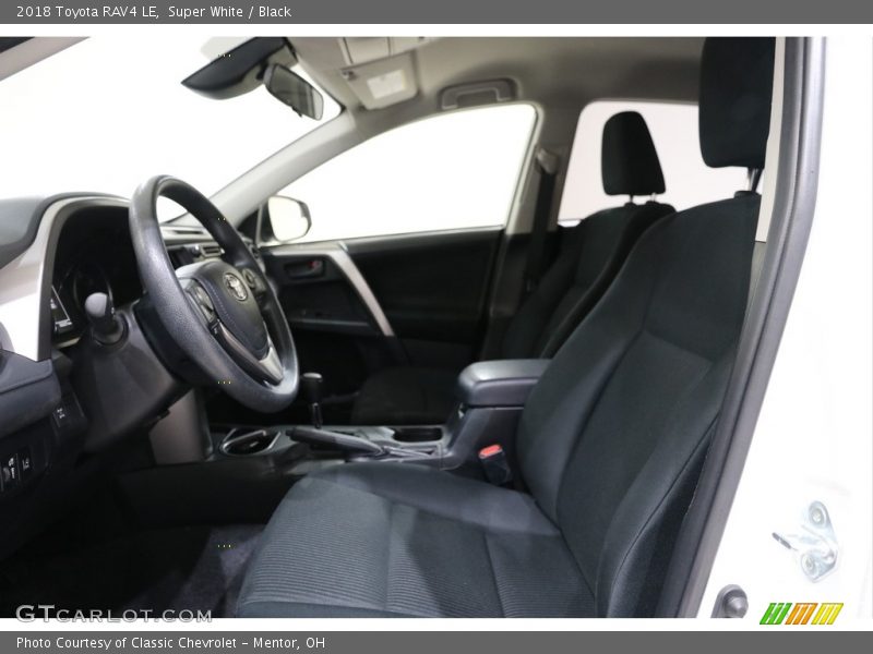 Super White / Black 2018 Toyota RAV4 LE