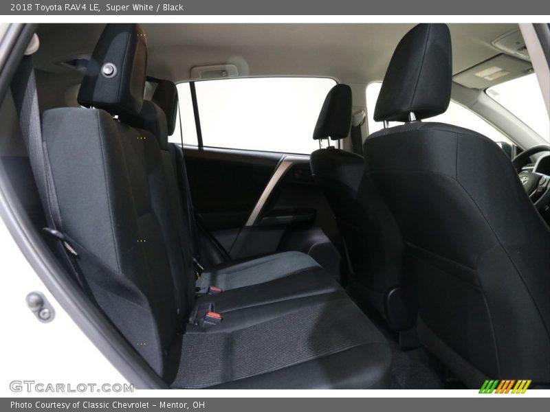 Super White / Black 2018 Toyota RAV4 LE