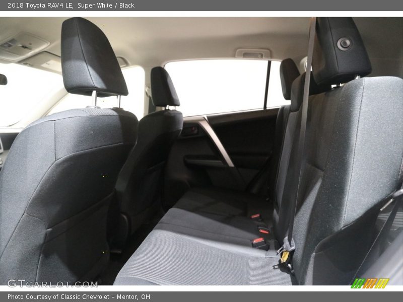 Super White / Black 2018 Toyota RAV4 LE