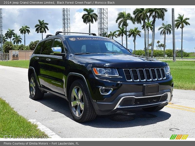 Front 3/4 View of 2014 Grand Cherokee Limited