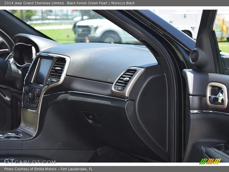 Dashboard of 2014 Grand Cherokee Limited