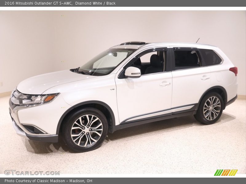 Front 3/4 View of 2016 Outlander GT S-AWC