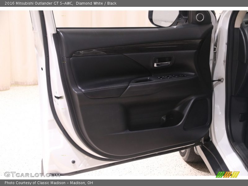 Door Panel of 2016 Outlander GT S-AWC