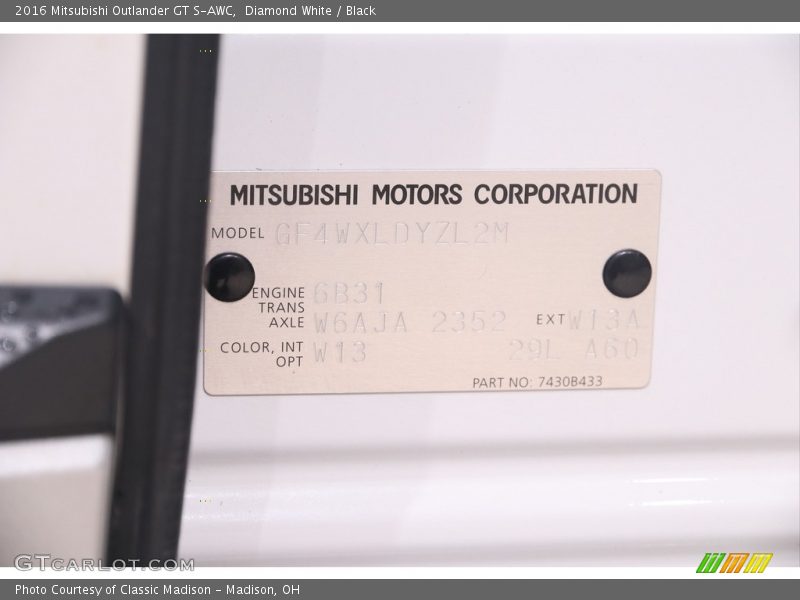 2016 Outlander GT S-AWC Diamond White Color Code W13