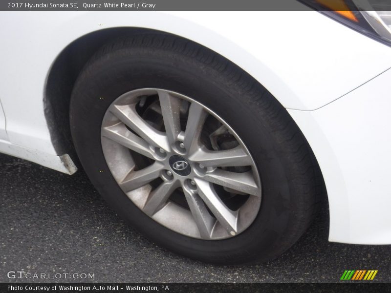 Quartz White Pearl / Gray 2017 Hyundai Sonata SE