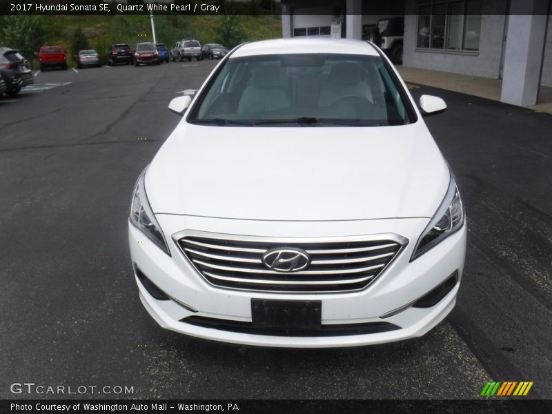 Quartz White Pearl / Gray 2017 Hyundai Sonata SE