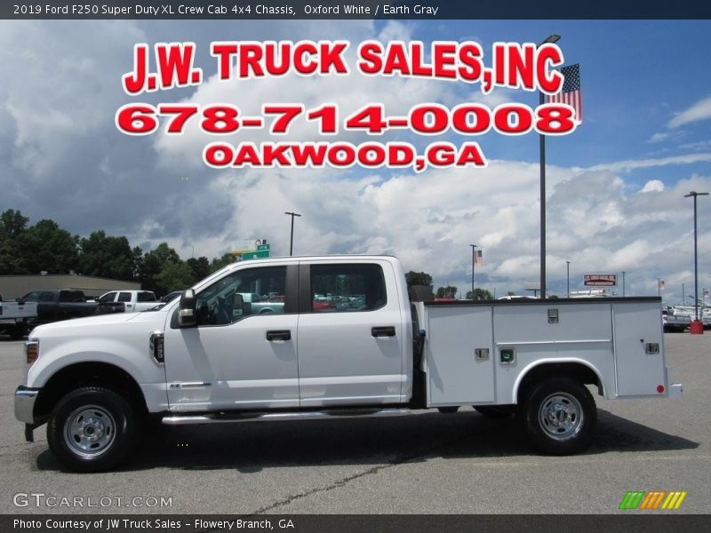 Oxford White / Earth Gray 2019 Ford F250 Super Duty XL Crew Cab 4x4 Chassis