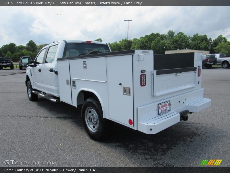 Oxford White / Earth Gray 2019 Ford F250 Super Duty XL Crew Cab 4x4 Chassis