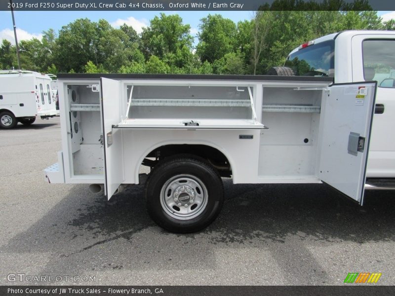 Oxford White / Earth Gray 2019 Ford F250 Super Duty XL Crew Cab 4x4 Chassis