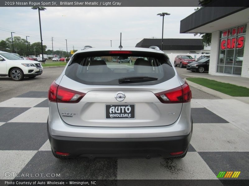Brilliant Silver Metallic / Light Gray 2019 Nissan Rogue Sport SV