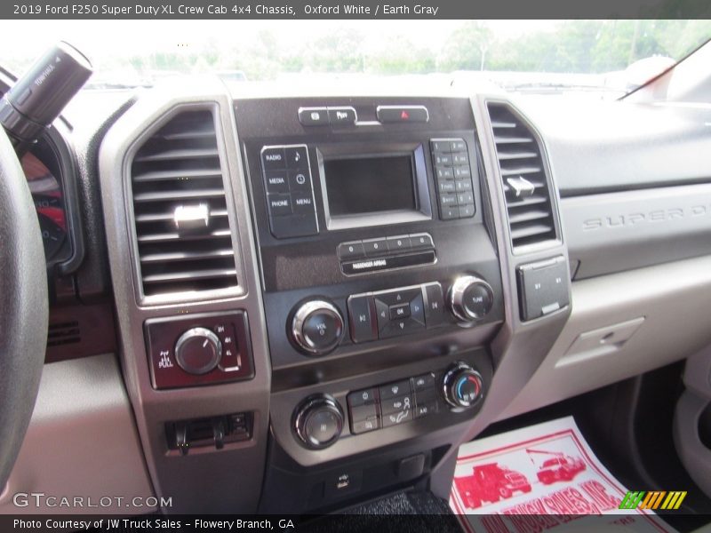 Oxford White / Earth Gray 2019 Ford F250 Super Duty XL Crew Cab 4x4 Chassis