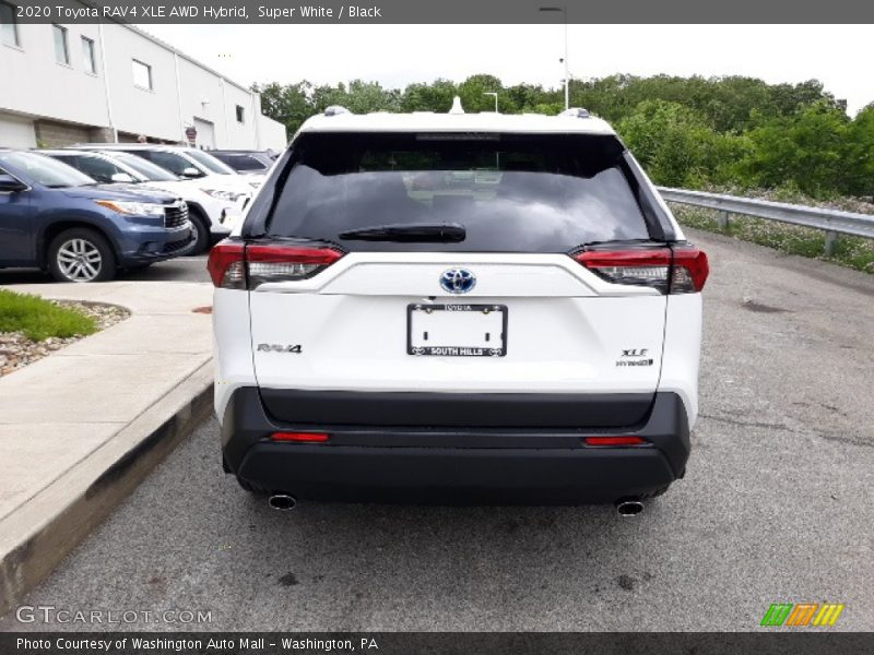 Super White / Black 2020 Toyota RAV4 XLE AWD Hybrid