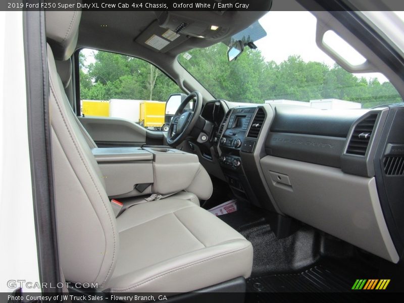 Oxford White / Earth Gray 2019 Ford F250 Super Duty XL Crew Cab 4x4 Chassis