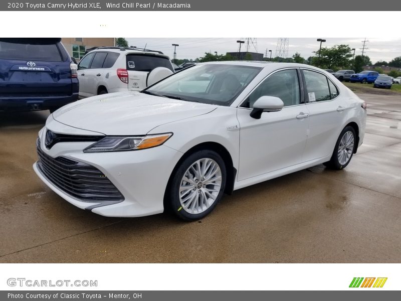 Wind Chill Pearl / Macadamia 2020 Toyota Camry Hybrid XLE