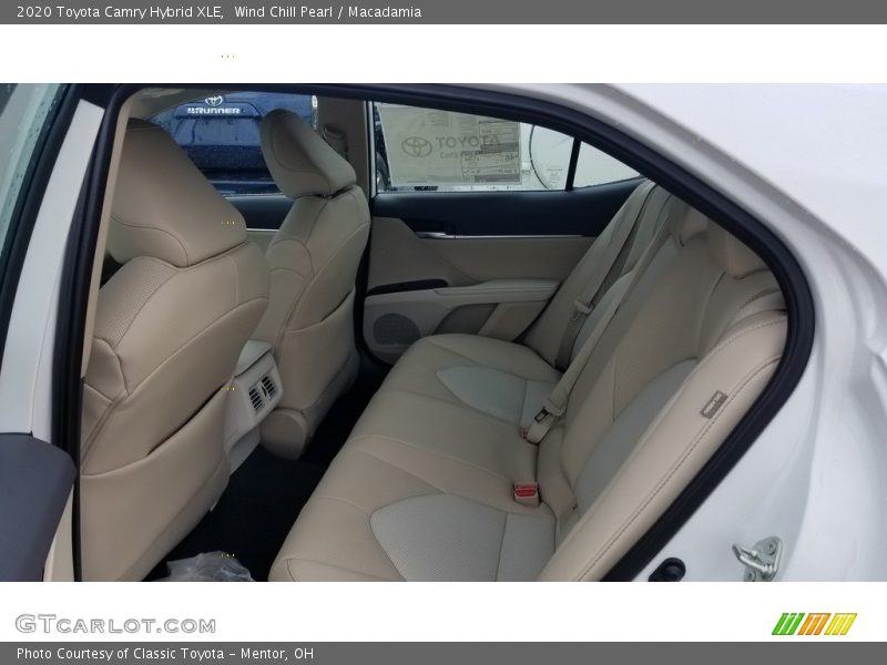 Wind Chill Pearl / Macadamia 2020 Toyota Camry Hybrid XLE
