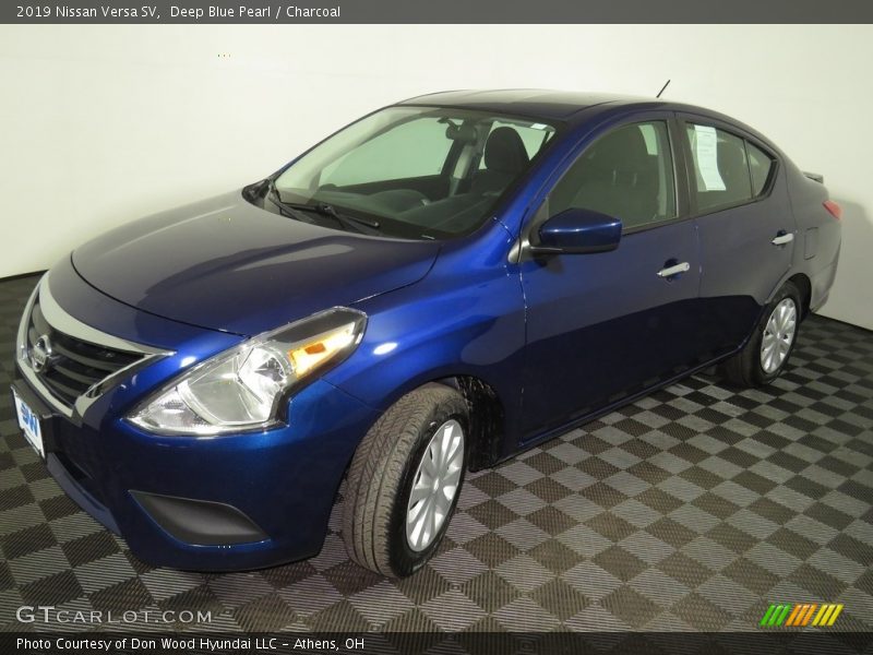 Deep Blue Pearl / Charcoal 2019 Nissan Versa SV