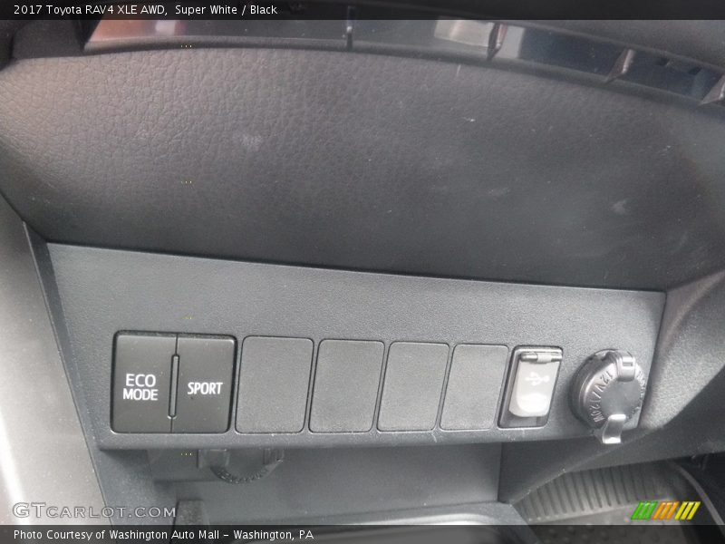 Super White / Black 2017 Toyota RAV4 XLE AWD