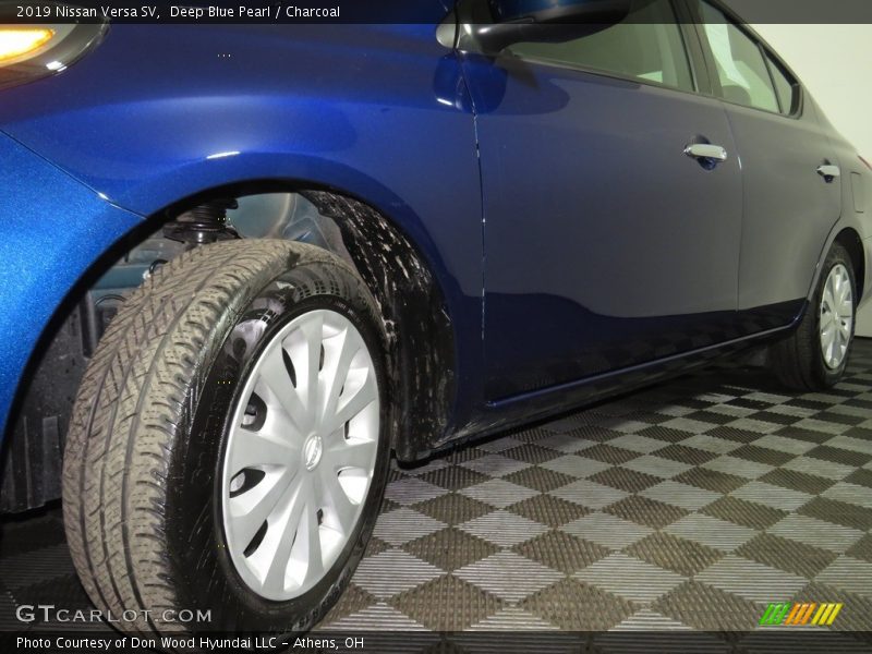 Deep Blue Pearl / Charcoal 2019 Nissan Versa SV