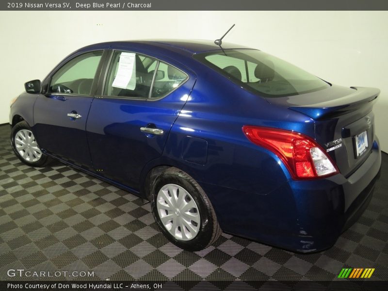 Deep Blue Pearl / Charcoal 2019 Nissan Versa SV