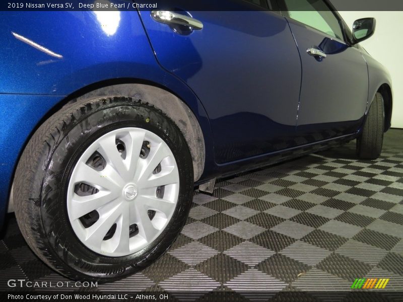 Deep Blue Pearl / Charcoal 2019 Nissan Versa SV