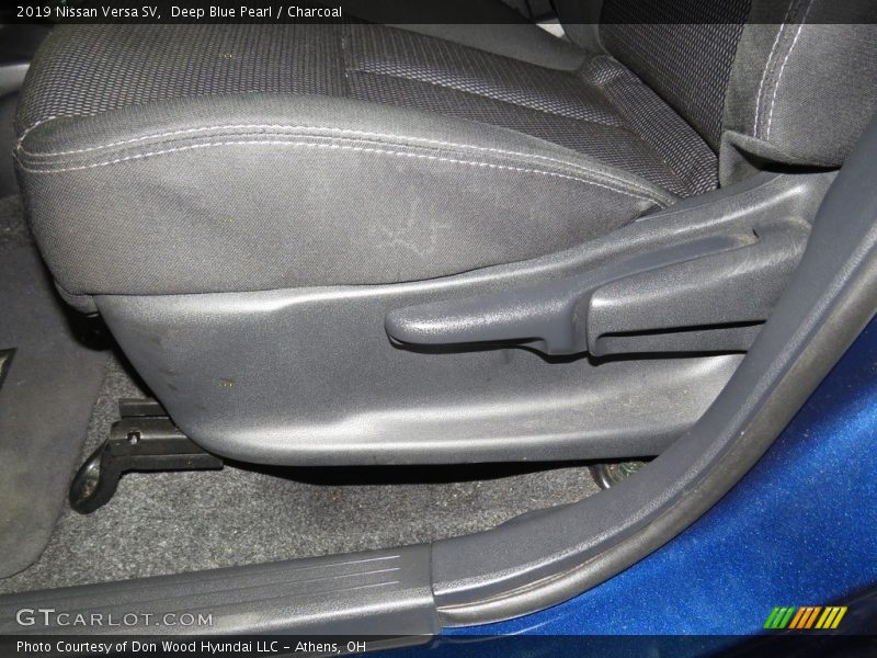 Deep Blue Pearl / Charcoal 2019 Nissan Versa SV