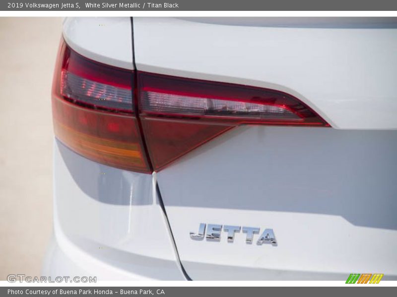 White Silver Metallic / Titan Black 2019 Volkswagen Jetta S