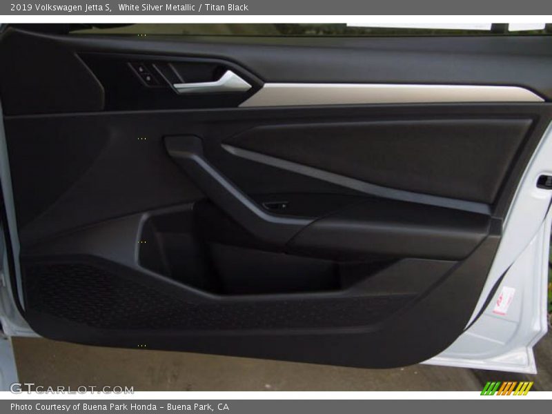 White Silver Metallic / Titan Black 2019 Volkswagen Jetta S