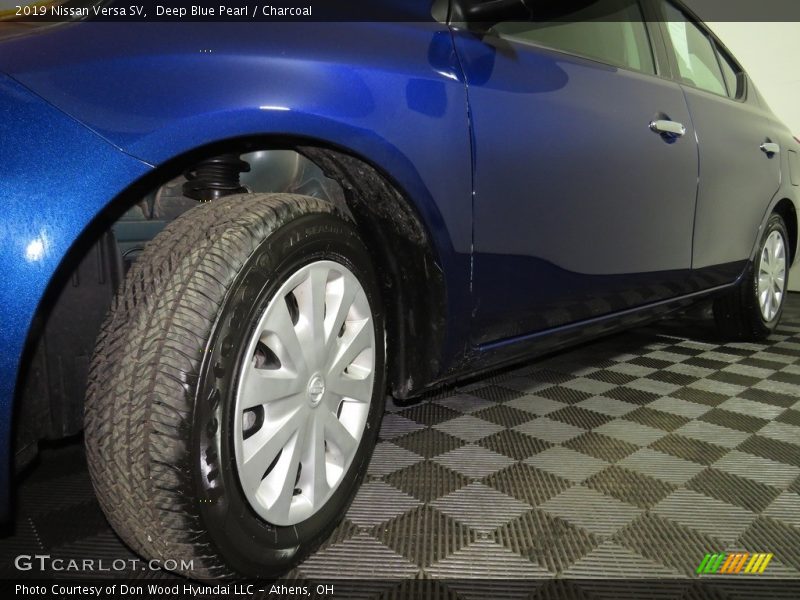 Deep Blue Pearl / Charcoal 2019 Nissan Versa SV