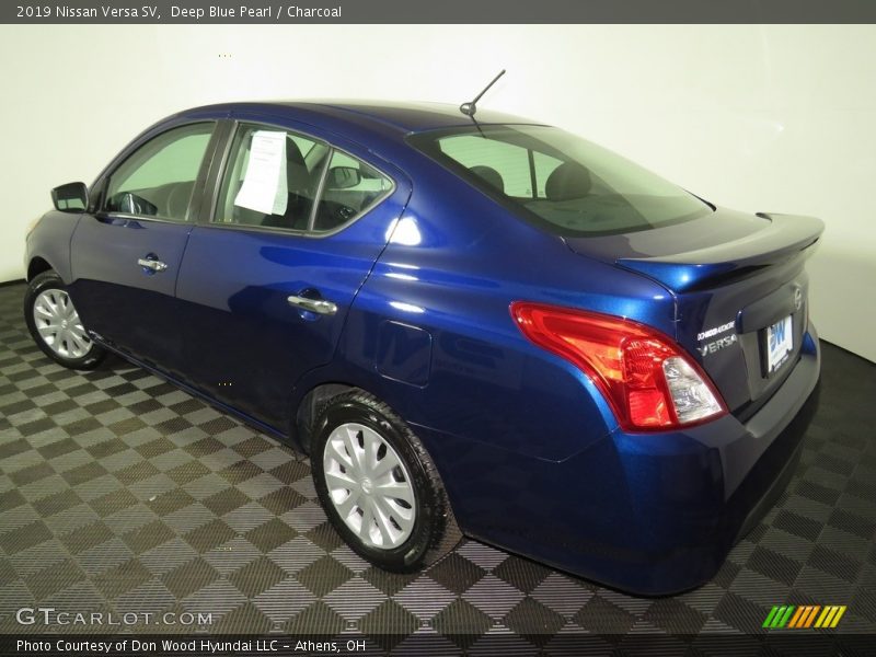 Deep Blue Pearl / Charcoal 2019 Nissan Versa SV