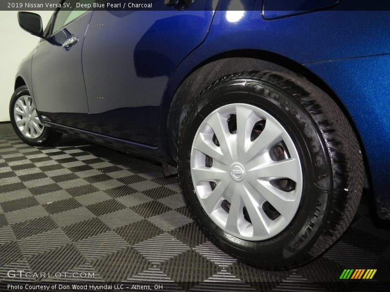 Deep Blue Pearl / Charcoal 2019 Nissan Versa SV