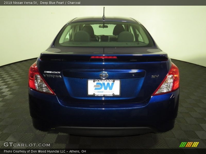 Deep Blue Pearl / Charcoal 2019 Nissan Versa SV
