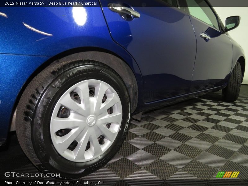 Deep Blue Pearl / Charcoal 2019 Nissan Versa SV