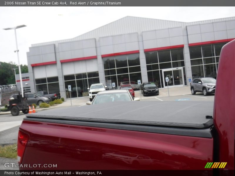 Red Alert / Graphite/Titanium 2006 Nissan Titan SE Crew Cab 4x4