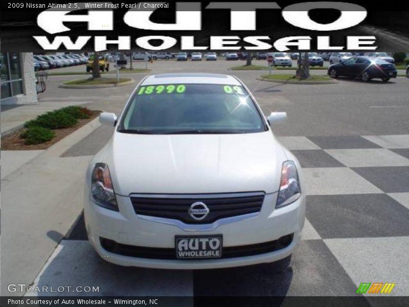 Winter Frost Pearl / Charcoal 2009 Nissan Altima 2.5